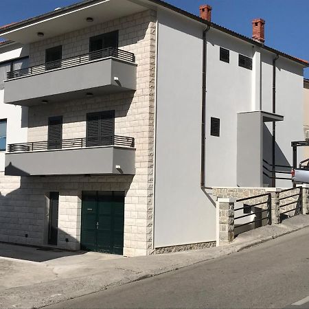 Apartments Tonkita with jacuzzi Makarska Buitenkant foto