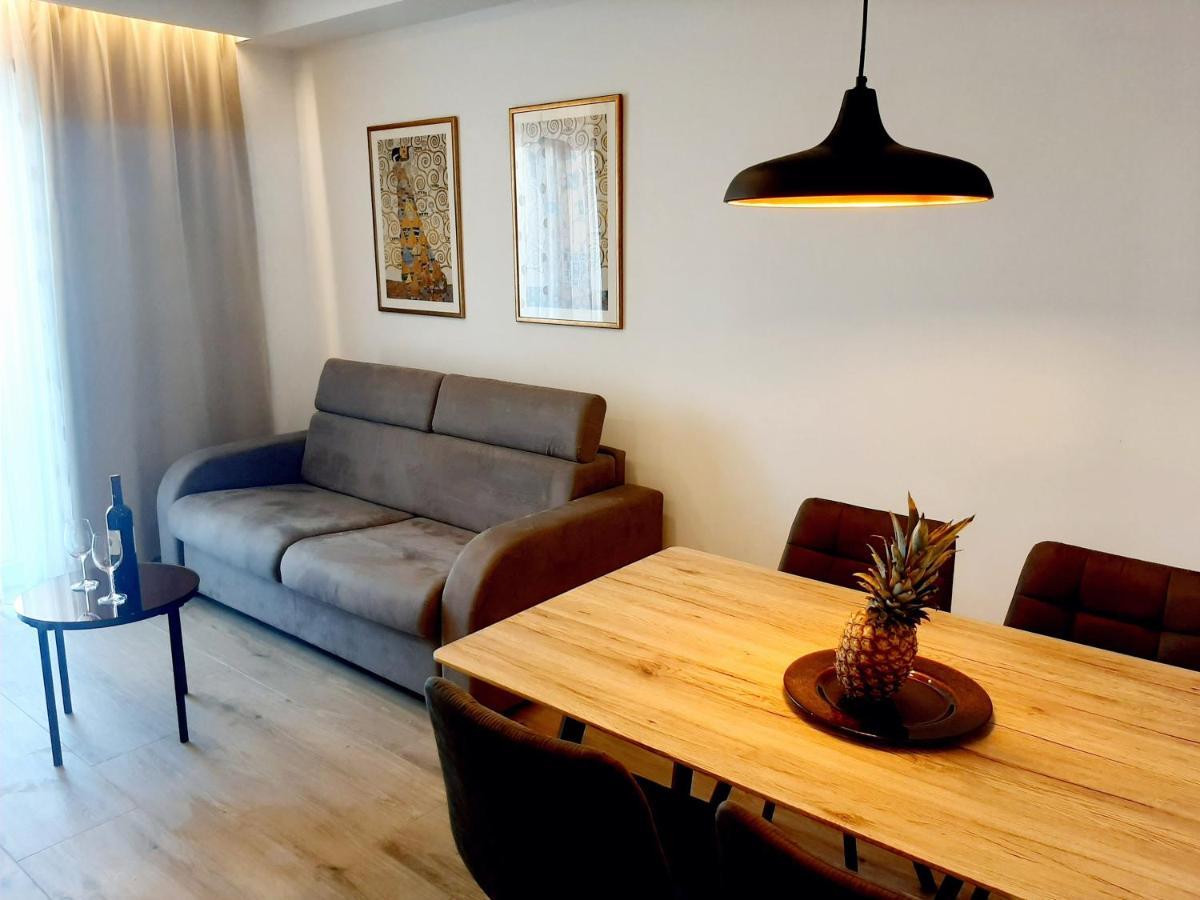 Apartments Tonkita with jacuzzi Makarska Buitenkant foto
