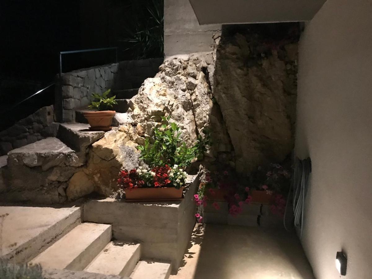 Apartments Tonkita with jacuzzi Makarska Buitenkant foto