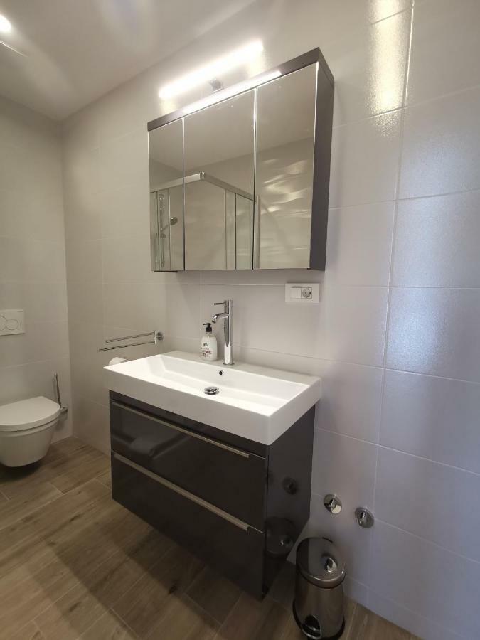 Apartments Tonkita with jacuzzi Makarska Buitenkant foto