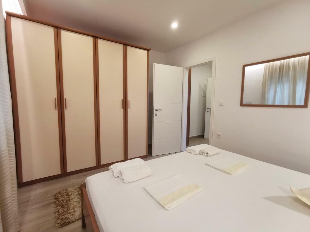 Apartments Tonkita with jacuzzi Makarska Buitenkant foto