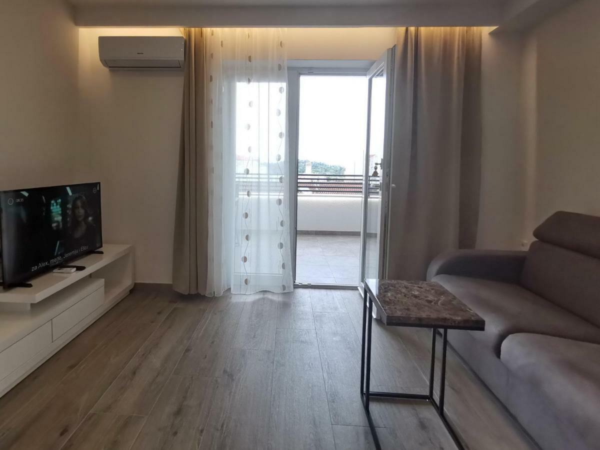 Apartments Tonkita with jacuzzi Makarska Buitenkant foto