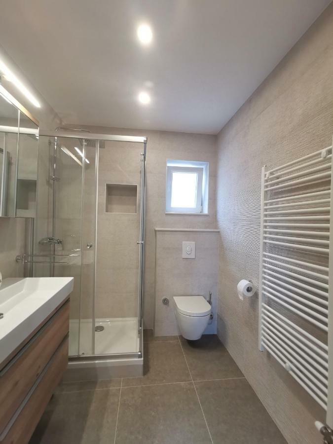 Apartments Tonkita with jacuzzi Makarska Kamer foto